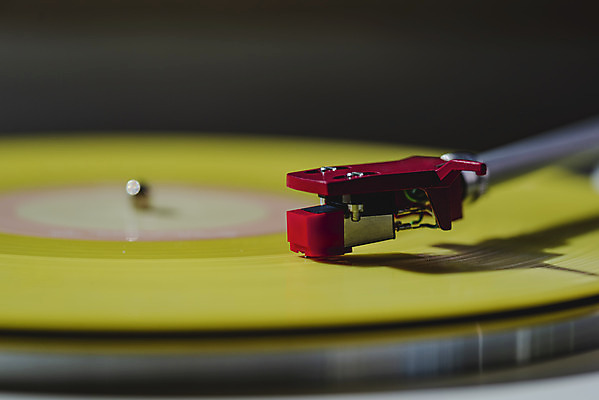 포토 JPG 실내 근접촬영 사람없음 아웃포커스 햇빛 창가 복고 턴테이블 뉴트로 국내포토 뷰포인트 창문 촬영기법 내부 태양 파일형식