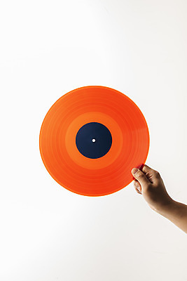 포토 JPG 스튜디오촬영 손 실내 들기 신체부위 흰배경 복고 뉴트로 국내포토 백그라운드 모션 사람 내부 흰색 파일형식