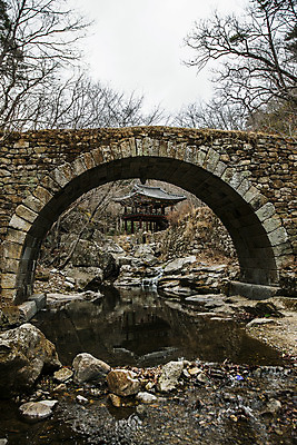 포토 JPG 주간 나무 사람없음 야외 강 사찰 전라남도 정자 돌다리 선암사 순천 승선교 국내포토 자연요소 식물 건축물 종교건축 다리_건축물 전라도 파일형식