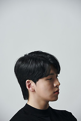 포토 JPG 스튜디오촬영 남자 회색배경 실내 한명 상반신 20대 성인 옆모습 뷰티 한국인 의료성형뷰티 성인남자한명만 국내포토 1 뷰포인트 백그라운드 사람 동양인 청년 내부 회색 남자한명만 성인남자만 파일형식