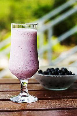 포토 JPG 주간 그릇 잔 사람없음 야외 아웃포커스 전라북도 담기 블루베리 나무바닥 요거트 고창 국내포토 자연요소 식기 과일 모션 유제품 바닥 촬영기법 전라도 파일형식