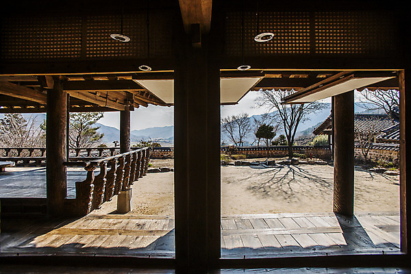 포토 JPG 주간 나무 한옥 풍경 사람없음 야외 대청 경상남도 나무기둥 하동 국내포토 자연요소 식물 한국전통 고건축 경상도 파일형식