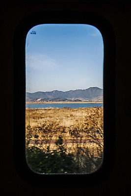 포토 JPG 주간 창문 풍경 사람없음 야외 기찻길 경상남도 하동 국내포토 자연요소 경상도 파일형식