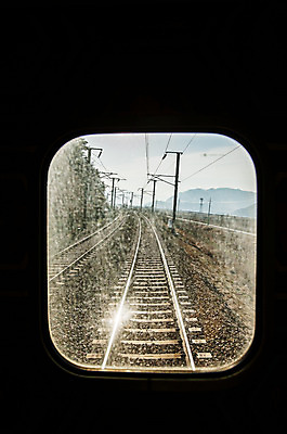 포토 JPG 주간 창문 풍경 사람없음 야외 기찻길 경상남도 하동 국내포토 자연요소 경상도 파일형식