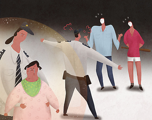 전신 PSD 여자 남자 딸 일러스트 가족 안기 엄마 가면 서기 웃음 들기 여러명 상반신 성인 부모 방망이 분노 아기 수비 범죄 아빠 경찰 보호 울음 사건 아동학대 국내일러스트 직업 감정 다수 컨셉 관계 모션 표정 사람 학대 파일형식