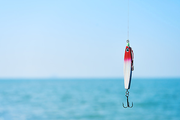 포토 JPG 주간 바다 레저 낚시 아웃도어 취미 사람없음 야외 아웃포커스 낚싯바늘 낚시줄 미끼 물고기모양 서해 궁평항 국내포토 자연요소 문양 촬영기법 항구 낚시용품 경기도 파일형식