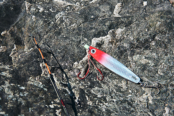 포토 JPG 주간 레저 낚시 바닥 아웃도어 취미 사람없음 야외 하이앵글 바위 낚싯바늘 낚싯대 낚시줄 미끼 물고기모양 궁평항 국내포토 자연요소 문양 뷰포인트 항구 돌_바위 낚시용품 경기도 파일형식