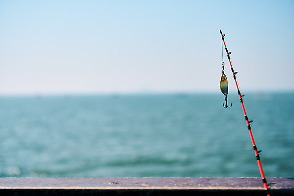 포토 JPG 주간 바다 난간 레저 낚시 아웃도어 취미 사람없음 야외 아웃포커스 낚싯바늘 낚싯대 미끼 서해 궁평항 국내포토 자연요소 촬영기법 항구 낚시용품 경기도 파일형식