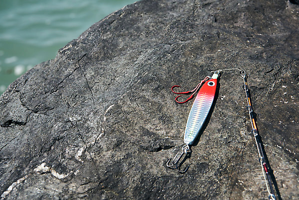 포토 JPG 주간 바다 레저 낚시 바닥 아웃도어 취미 사람없음 야외 바위 낚싯바늘 낚싯대 미끼 서해 궁평항 국내포토 자연요소 항구 돌_바위 낚시용품 경기도 파일형식