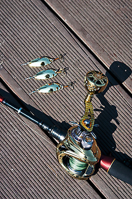 포토 JPG 주간 레저 낚시 바닥 아웃도어 그림자 취미 사람없음 야외 하이앵글 낚싯바늘 낚싯대 미끼 궁평항 국내포토 자연요소 뷰포인트 항구 낚시용품 경기도 파일형식