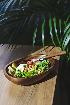 포토 JPG 포크 잎 다이어트 채소 방울토마토 식탁 바나나 실내 그림자 사람없음 샐러드 건강식 나무그릇 병아리콩 저칼로리식단 국내포토 식물 그릇 식기 음식 토마토 과일 탁자 콩 건강 내부 목재 식단 저칼로리 파일형식