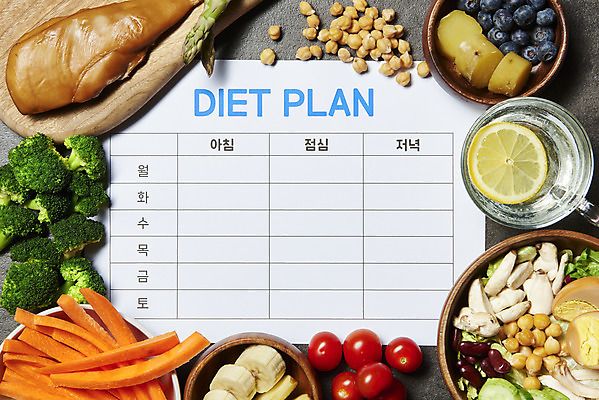포토 JPG 스튜디오촬영 다이어트 방울토마토 바나나 실내 사람없음 하이앵글 당근 샐러드 계획 브로콜리 레몬 물컵 블루베리 아스파라거스 고구마 건강식 나무그릇 닭가슴살 병아리콩 새송이버섯 식단표 저칼로리식단 플랫레이 국내포토 그릇 음식 뷰포인트 컨셉 토마토 채소 과일 콩 뿌리채소 건강 내부 목재 컵 닭고기 버섯 플랫 식단 저칼로리 파일형식