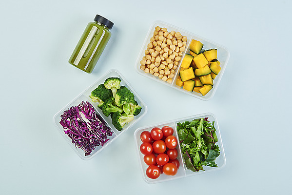포토 JPG 스튜디오촬영 다이어트 방울토마토 실내 사람없음 하이앵글 샐러드 병 브로콜리 파란배경 도시락 건강식 단호박 도시락통 병아리콩 저칼로리식단 적양배추 포장용기 해독주스 국내포토 식기 음식 뷰포인트 백그라운드 토마토 채소 호박 콩 건강 내부 파란색 주스 용기_그릇 양배추 식단 저칼로리 포장재료 파일형식