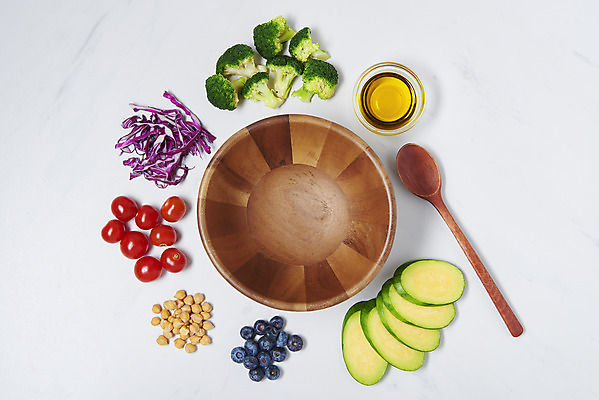 포토 JPG 스튜디오촬영 다이어트 채소 방울토마토 실내 사람없음 하이앵글 오일 브로콜리 흰배경 블루베리 애호박 나무숟가락 건강식 나무그릇 병아리콩 저칼로리식단 적양배추 플랫레이 국내포토 그릇 음식 뷰포인트 백그라운드 토마토 과일 호박 콩 건강 내부 목재 숟가락 화장품 흰색 플랫 양배추 식단 저칼로리 파일형식