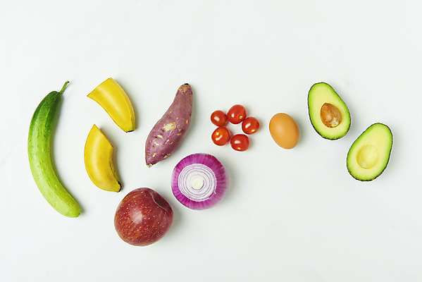 포토 JPG 스튜디오촬영 다이어트 방울토마토 오이 바나나 실내 사람없음 하이앵글 계란 사과 흰배경 고구마 아보카도 건강식 저칼로리식단 적양파 플랫레이 국내포토 음식 뷰포인트 백그라운드 토마토 채소 과일 양파 뿌리채소 건강 내부 알 흰색 플랫 식단 저칼로리 파일형식