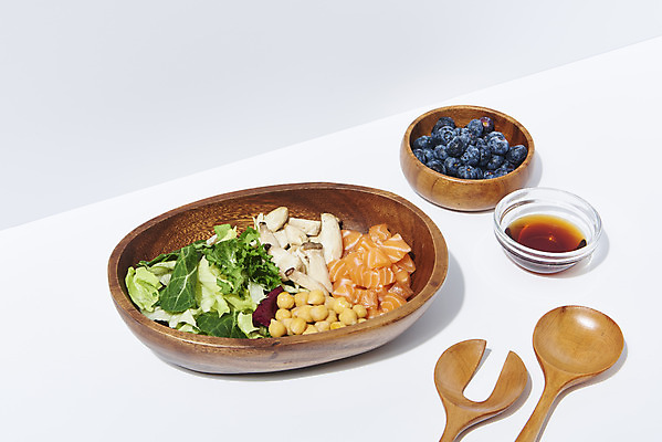 포토 JPG 스튜디오촬영 다이어트 채소 실내 사람없음 소스 흰배경 블루베리 나무숟가락 건강식 나무그릇 병아리콩 새송이버섯 연어샐러드 저칼로리식단 국내포토 그릇 음식 백그라운드 과일 콩 건강 내부 목재 숟가락 버섯 샐러드 흰색 양념 식단 저칼로리 파일형식