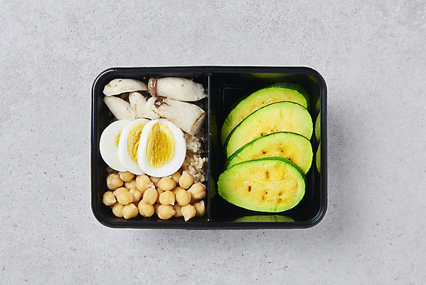 포토 JPG 스튜디오촬영 다이어트 회색배경 실내 사람없음 하이앵글 도시락 삶은계란 애호박 건강식 도시락통 병아리콩 새송이버섯 저칼로리식단 포장용기 국내포토 음식 뷰포인트 백그라운드 호박 콩 건강 내부 계란 버섯 회색 용기_그릇 계란요리 식단 저칼로리 포장재료 파일형식