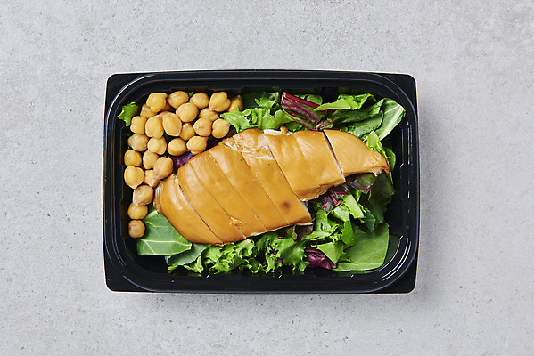 포토 JPG 스튜디오촬영 다이어트 채소 회색배경 실내 사람없음 하이앵글 샐러드 도시락 건강식 닭가슴살 도시락통 병아리콩 저칼로리식단 포장용기 국내포토 음식 뷰포인트 백그라운드 콩 건강 내부 닭고기 회색 용기_그릇 식단 저칼로리 포장재료 파일형식