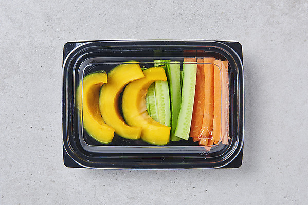 포토 JPG 스튜디오촬영 다이어트 포장 회색배경 오이 실내 사람없음 하이앵글 당근 도시락 건강식 단호박 도시락통 저칼로리식단 포장용기 국내포토 음식 뷰포인트 백그라운드 채소 호박 뿌리채소 건강 내부 회색 용기_그릇 식단 저칼로리 포장재료 파일형식