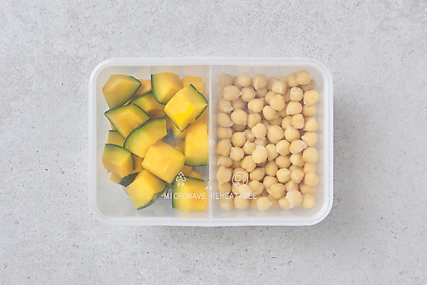 포토 JPG 스튜디오촬영 다이어트 포장 회색배경 실내 사람없음 하이앵글 도시락 건강식 단호박 도시락통 병아리콩 저칼로리식단 포장용기 국내포토 음식 뷰포인트 백그라운드 호박 콩 건강 내부 회색 용기_그릇 식단 저칼로리 포장재료 파일형식