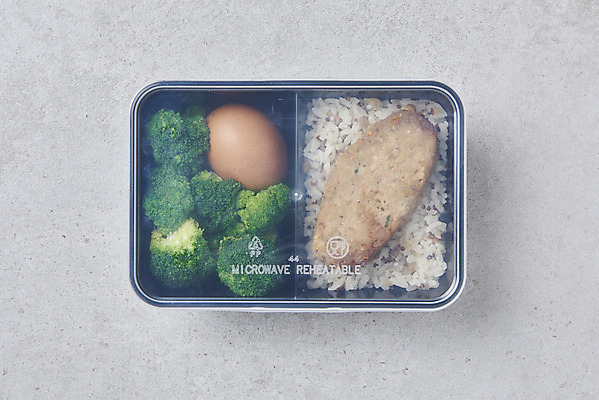 포토 JPG 스튜디오촬영 다이어트 포장 회색배경 실내 사람없음 하이앵글 계란 브로콜리 도시락 건강식 도시락통 저칼로리식단 포장용기 현미밥 국내포토 음식 뷰포인트 백그라운드 채소 밥 건강 내부 알 회색 용기_그릇 식단 저칼로리 포장재료 파일형식