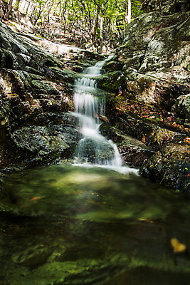 포토 JPG 주간 풍경 사람없음 야외 물 계곡 폭포 바위 경상남도 국내여행 밀양 국내포토 자연요소 여행 자연 돌_바위 경상도 파일형식