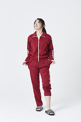 포토 JPG 스튜디오촬영 전신 여자 실내 한명 20대 성인 앞모습 운동복 한국인 올려보기 구직 잡기 흰배경 청년실업 취업준비생 채용 성인여자한명만 취업생 국내포토 1 옷 뷰포인트 백그라운드 컨셉 비즈니스 모션 사람 동양인 청년 내부 흰색 실업 사회이슈 여자한명만 성인여자만 파일형식