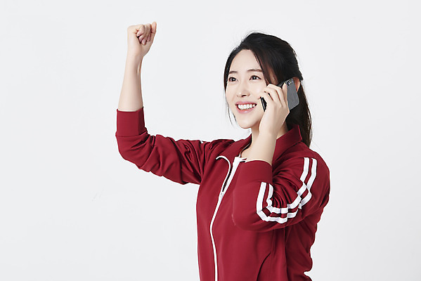포토 JPG 스튜디오촬영 여자 실내 한명 미소 들기 상반신 20대 성인 옆모습 스마트폰 운동복 파이팅 주먹 한국인 구직 합격 흰배경 청년실업 취업준비생 채용 성인여자한명만 취업생 국내포토 1 옷 뷰포인트 백그라운드 컨셉 비즈니스 모션 표정 사람 동양인 청년 내부 핸드폰 스마트기기 흰색 실업 사회이슈 여자한명만 성인여자만 파일형식