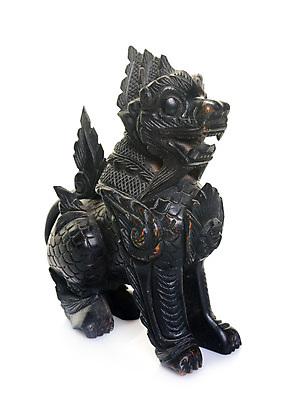 포토 JPG 해외이미지 사람없음 내부 목재 장난감 조각상 장식볼 용 오브젝트 흰배경 보호자 해외202105 해외포토 나무 백그라운드 재료 장식 조형물 흰색 파일형식