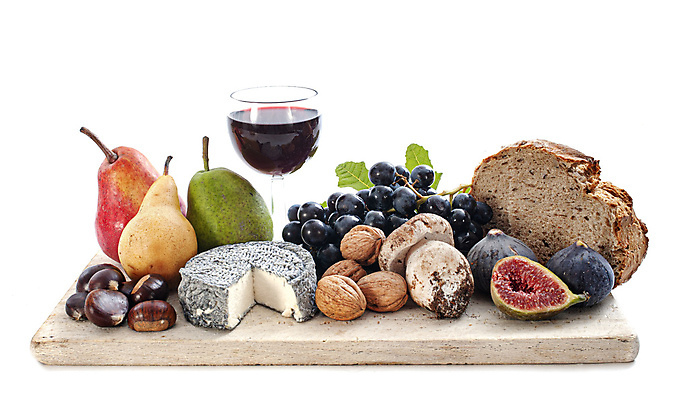 포토 JPG 해외이미지 무료이미지 계절 음식 빵 과일 포도 치즈 도마 사람없음 목재 와인 버섯 우유 견과류 가을 밤 흰배경 무화과 점심식사 식용 해외202105 해외포토 나무 백그라운드 재료 주방용품 유제품 주류 식사 흰색 파일형식