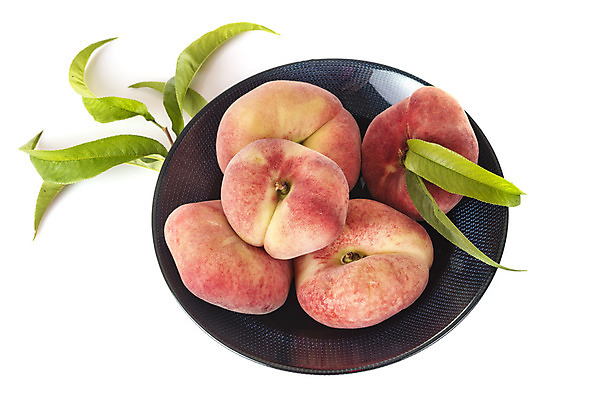 포토 JPG 해외이미지 무료이미지 접시 음식 잎 과일 디저트 사람없음 여름 신선 흰배경 복숭아 해외202105 납작복숭아 해외포토 식물 식기 계절 백그라운드 흰색 파일형식 무료콘텐츠