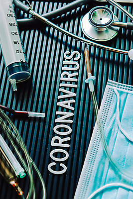 포토 JPG 해외이미지 알파벳 장갑 백그라운드 텍스트 청진기 의료기기 탁자 병원 사람없음 약 바이러스 질병 위험 사인 감염 백신 전염병 해외202105 해외포토 영어 잡화 가구 컨셉 의학 파일형식