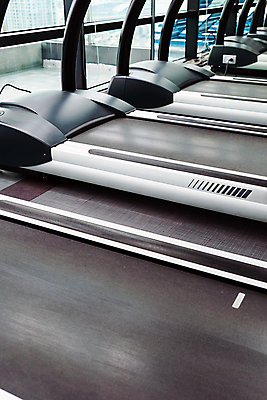 포토 JPG 해외이미지 라이프스타일 백그라운드 실내 성인 사람없음 조깅 운동 기계 체육관 런닝머신 해외202105 해외포토 건강 사람 내부 생활 운동기구 파일형식