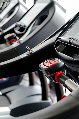 포토 JPG 해외이미지 라이프스타일 백그라운드 실내 성인 사람없음 조깅 운동 기계 체육관 런닝머신 해외202105 해외포토 건강 사람 내부 생활 운동기구 파일형식