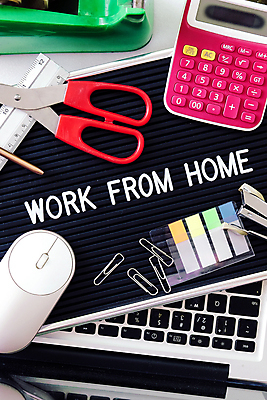 포토 JPG 해외이미지 무료이미지 백그라운드 인터넷 텍스트 통신 성공 문구용품 직장 실내 사람없음 노트북 컴퓨터 연필 펜 자유 작업 작업실 메시지 계획 문서 클립 작업도구 해외202105 해외포토 컨셉 회사 학용품 내부 전자제품 필기구 도구 오브젝트 파일형식 무료콘텐츠