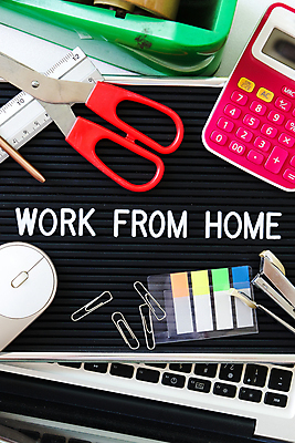 포토 JPG 해외이미지 백그라운드 인터넷 텍스트 통신 성공 문구용품 직장 실내 사람없음 노트북 컴퓨터 연필 펜 자유 작업 작업실 메시지 계획 문서 클립 작업도구 해외202105 해외포토 컨셉 회사 학용품 내부 전자제품 필기구 도구 오브젝트 파일형식