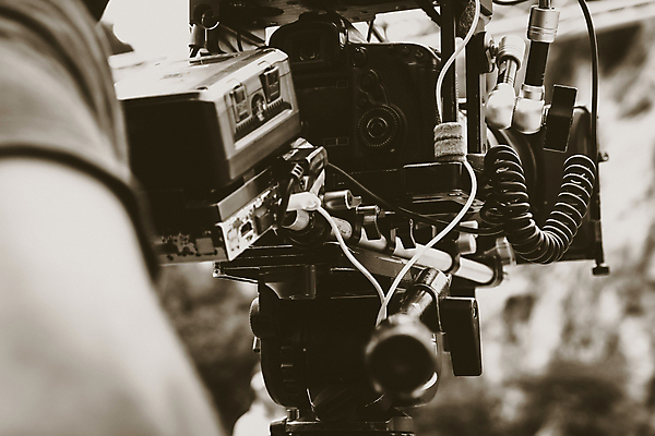 포토 JPG 해외이미지 흑백 사람없음 야외 아웃포커스 영화 영화촬영 영화산업 영화카메라 촬영장비 해외202105 해외포토 산업 문화예술 촬영기법 카메라 촬영 도구 파일형식