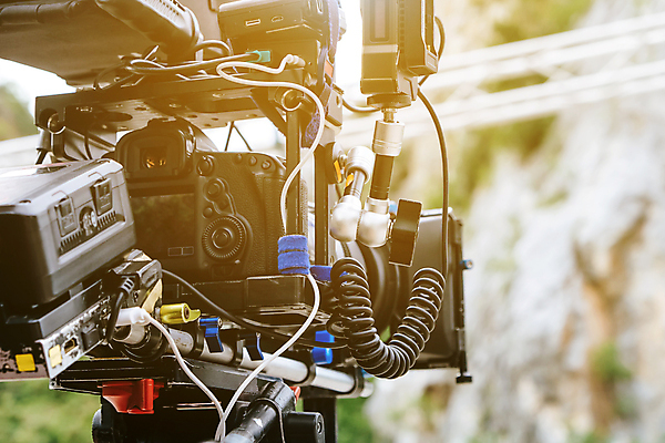 포토 JPG 해외이미지 주간 사람없음 야외 아웃포커스 빛 영화 영화촬영 영화산업 영화카메라 촬영장비 해외202105 해외포토 자연요소 산업 문화예술 촬영기법 카메라 촬영 도구 파일형식