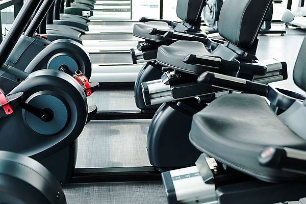 포토 JPG 해외이미지 라이프스타일 백그라운드 실내 성인 사람없음 운동복 운동 산책 연습 체육관 런닝머신 해외202105 해외포토 옷 휴식 건강 사람 내부 생활 운동기구 파일형식