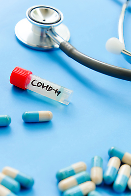 포토 JPG 해외이미지 유리병 실험 주사기 사람없음 약 환자 의사 바이러스 보호 질병 위험 사회이슈 시험관 감염 예방접종 항생제 해외202105 해외포토 컨셉 의학 의료기기 병_용기 실험기구 의료진 접종 파일형식