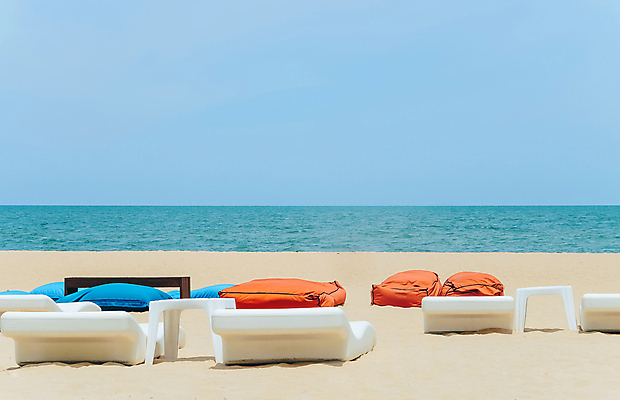 포토 JPG 해외이미지 무료이미지 라이프스타일 섬 의자 탁자 호텔 아침 리조트 휴식 풍경 사람없음 야외 물 관광지 태양 맑음 카페 고급 우아함 휴양지 파라다이스 해외202105 해외포토 주간 자연요소 여행 가구 컨셉 숙소 날씨 생활 상점 장소 파일형식