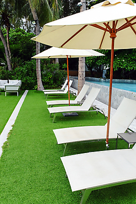 포토 JPG 해외이미지 라이프스타일 백그라운드 밭 의자 우산 호텔 휴식 풍경 사람없음 야외 정원 침대 휴게실 고급 휴양지 안락 해외202105 해외포토 가구 컨셉 농업 숙소 생활 장소 파일형식