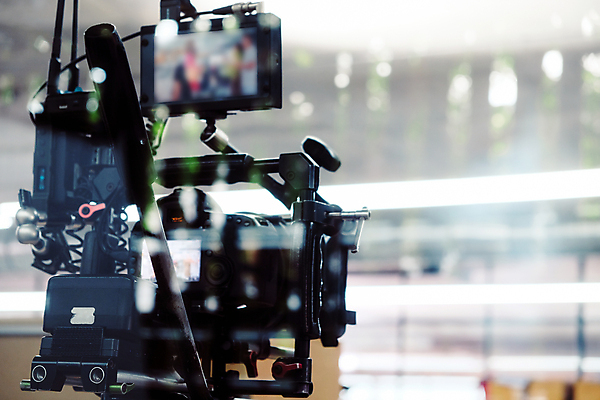 포토 JPG 해외이미지 주간 사람없음 야외 아웃포커스 소프트포커스 영화 영화촬영 영화산업 영화카메라 촬영장비 해외202105 해외포토 자연요소 산업 문화예술 촬영기법 카메라 촬영 도구 파일형식