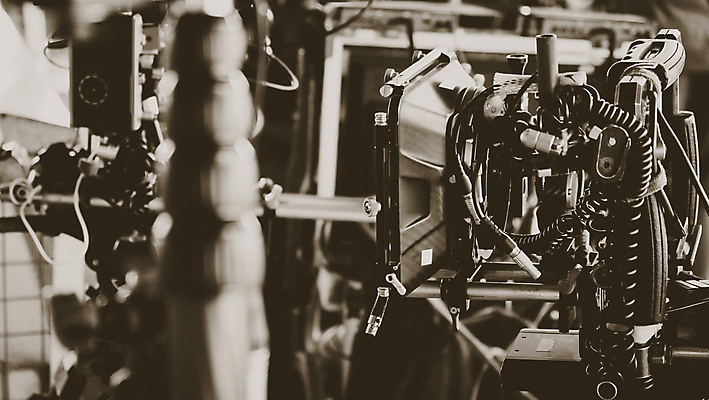 포토 JPG 해외이미지 흑백 사람없음 야외 소프트포커스 영화 영화촬영 영화산업 영화카메라 촬영장비 해외202105 해외포토 산업 문화예술 촬영기법 카메라 촬영 도구 파일형식