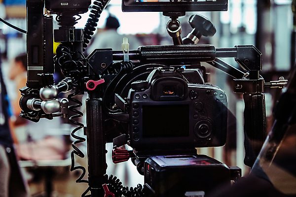 포토 JPG 해외이미지 주간 사람없음 야외 아웃포커스 카메라 영화 영화촬영 영화산업 영화카메라 촬영장비 해외202105 해외포토 자연요소 산업 문화예술 촬영기법 전자제품 촬영 도구 파일형식