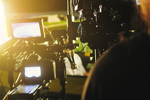 포토 JPG 해외이미지 실내 사람없음 아웃포커스 빛 영화 영화촬영 영화산업 영화카메라 촬영장비 해외202105 해외포토 산업 문화예술 촬영기법 내부 카메라 촬영 도구 파일형식