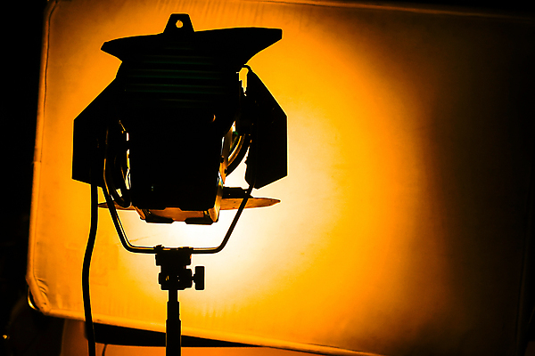 포토 JPG 해외이미지 스튜디오촬영 조명 사람없음 빛 램프 손전등 작업 방송 스포트라이트 삼각대 빛망울 반사경 해외202105 해외포토 실내 파일형식