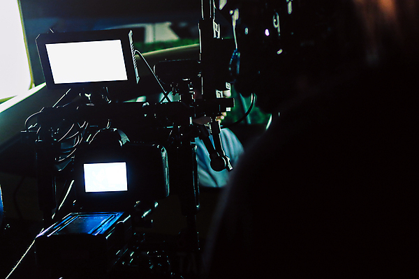 포토 JPG 해외이미지 실내 사람없음 아웃포커스 빛 어둠 영화 영화촬영 영화산업 영화카메라 촬영장비 해외202105 해외포토 산업 문화예술 촬영기법 내부 카메라 촬영 도구 파일형식