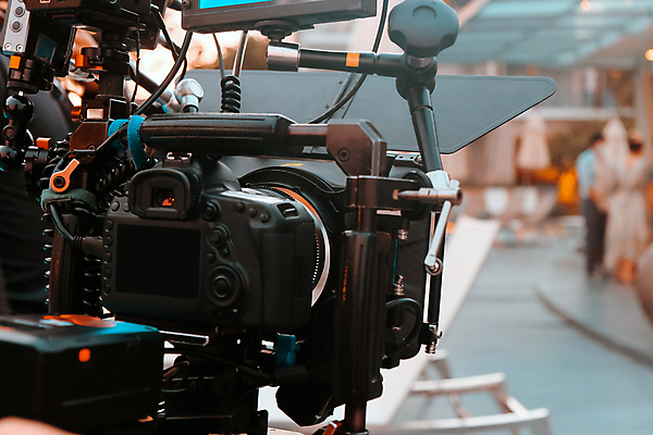 포토 JPG 해외이미지 주간 사람없음 야외 아웃포커스 영화 영화촬영 영화산업 영화카메라 촬영장비 해외202105 해외포토 자연요소 산업 문화예술 촬영기법 카메라 촬영 도구 파일형식