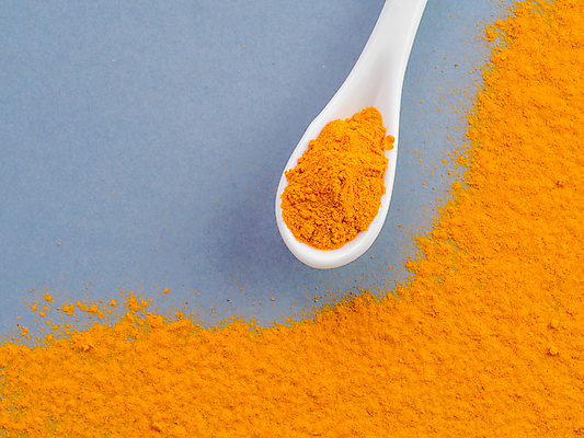 포토 JPG 해외이미지 오렌지 건조 건강 요리 사람없음 노란색 쌓기 회색 양념 조미료 컨테이너 가루 허브 향신료 매움 향기 냄새 아로마 향료 갈기 향 카레 강황 해외202105 해외포토 식물 산업 음식 컬러 과일 식재료 모션 맛 향미료 파일형식